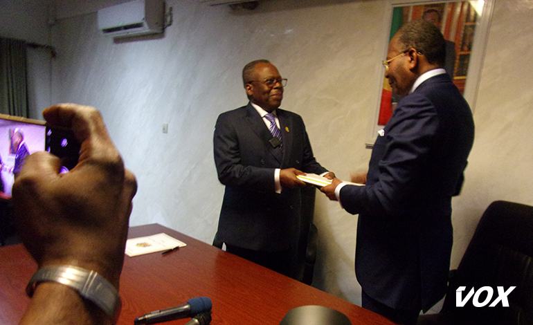 Luc Joseph Okio prend les rênes des relations avec le parlement