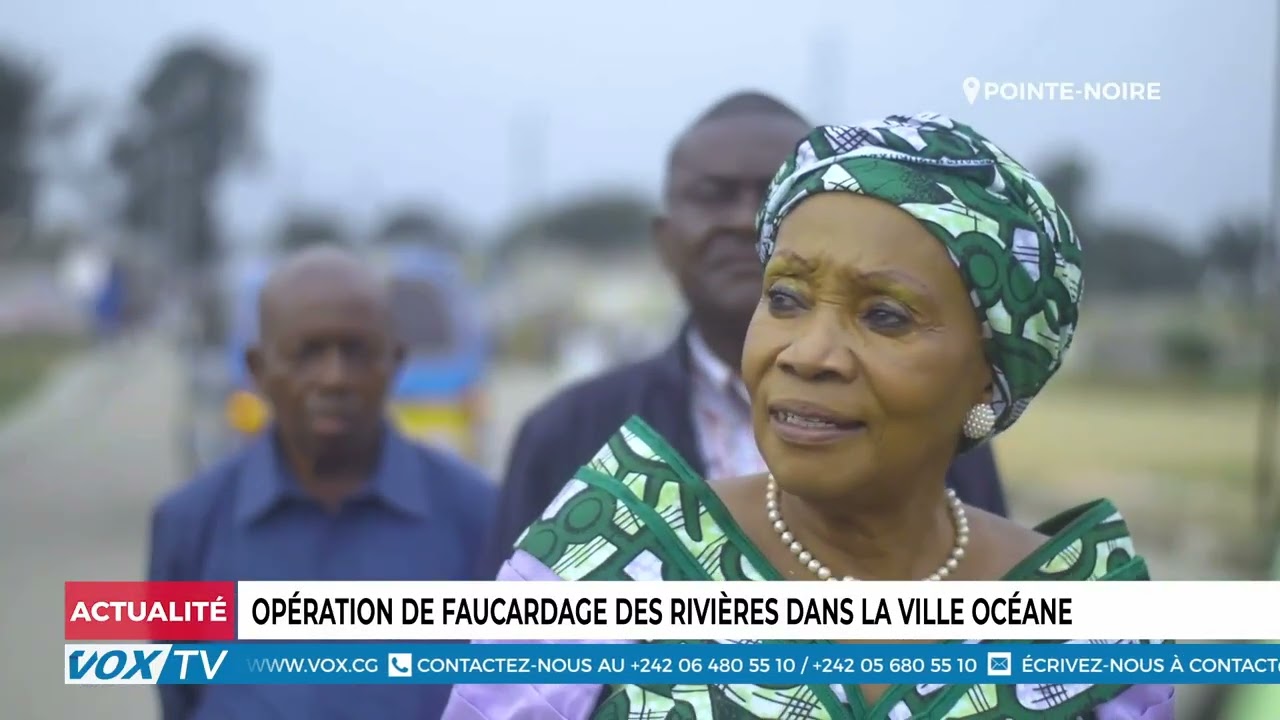 Operation de faucardage des rivieres dans la ville
