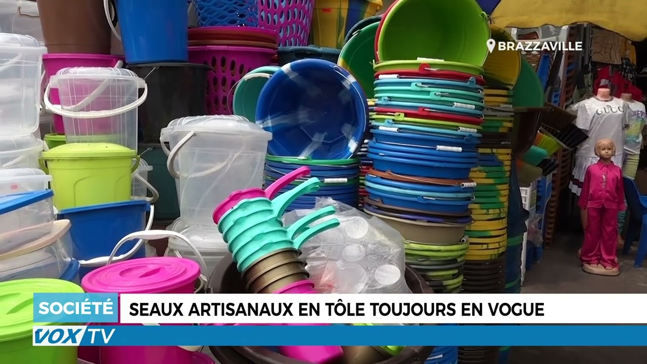 Seaux artisanaux en tôle toujours en vogue