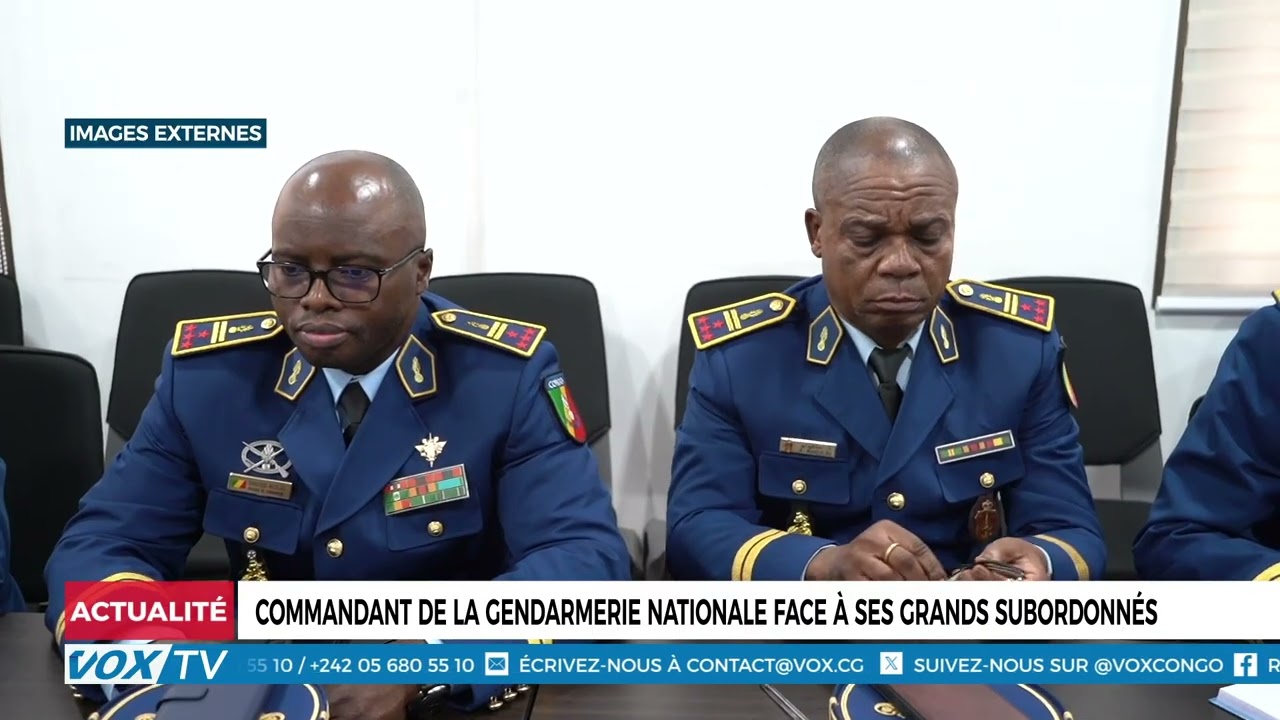 Commandant de la gendarmerie nationale face à ses grands subordonnés