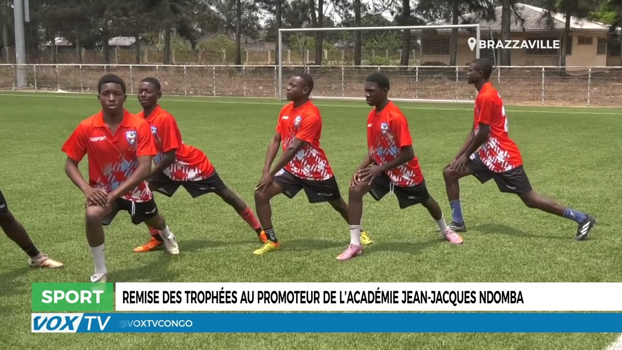 Remise des trophées au promoteur de l&rsquo;académie Jean Jacques NDOMBA