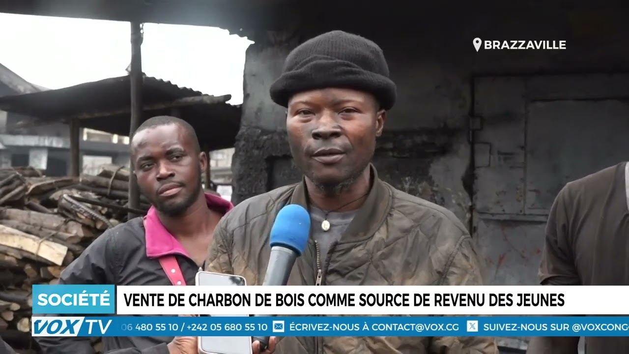 Vente de charbon de bois comme source de revenu des jeunes